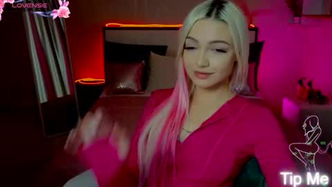 Snapshot of linalirian chatting on 16, 11, 2025 I am Lina online show from 16, 11, 2025