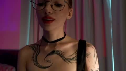 Snapshot of linavelle chatting on 15, 5, 2026 LinaVelle online show from 15, 5, 2026