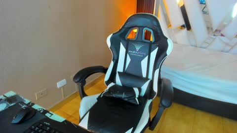  Linda  online show from 8, 4, 2026