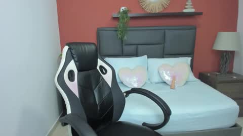 Snapshot of linda_rios_ chatting on 19, 12, 2024 L I N D A online show from 19, 12, 2024