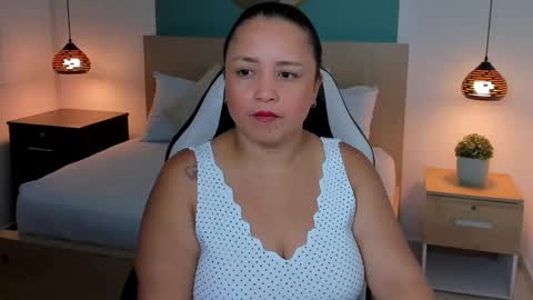 Snapshot of linda_rios_ chatting on 10, 1, 2025 L I N D A online show from 10, 1, 2025