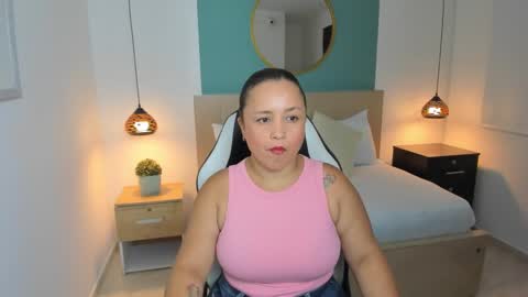 Snapshot of linda_rios_ chatting on 11, 1, 2025 L I N D A online show from 11, 1, 2025