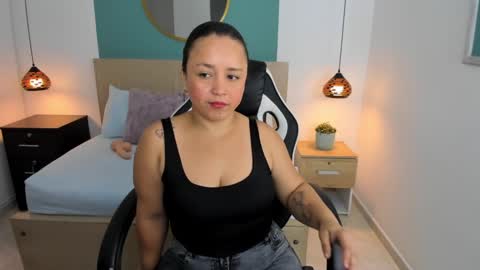 Snapshot of linda_rios_ chatting on 18, 2, 2025 L I N D A online show from 18, 2, 2025