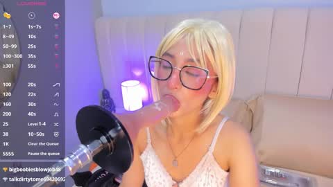 Snapshot of linda_sofi__ chatting on 6, 3, 2025 linda_sofi__ online show from 6, 3, 2025