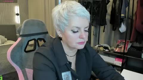 Linda Zefir online show from 20, 4, 2026