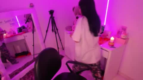 Snapshot of lindaa_miller chatting on 4, 11, 2025 linda miller online show from 4, 11, 2025