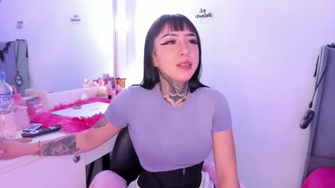 Snapshot of lindaa_miller chatting on 4, 12, 2025 linda miller online show from 4, 12, 2025