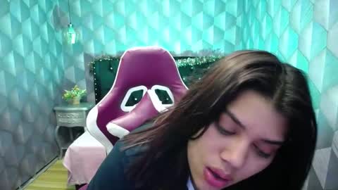 Snapshot of lindabreexlove chatting on 5, 1, 2025 online show from 5, 1, 2025