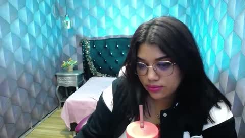 Snapshot of lindabreexlove chatting on 7, 1, 2025 online show from 7, 1, 2025