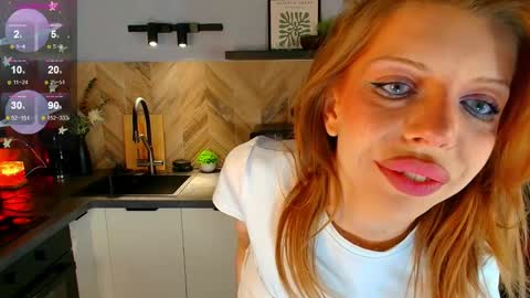 Snapshot of lindacrystalofc chatting on 29, 4, 2026 happy new year online show from 29, 4, 2026