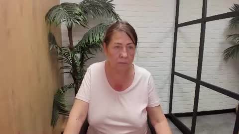 Snapshot of lindahottie chatting on 15, 6, 2026 Linda online show from 15, 6, 2026