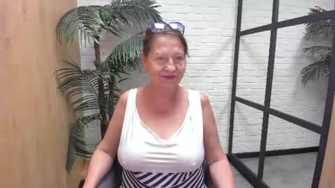 Snapshot of lindahottie chatting on 14, 7, 2026 Linda online show from 14, 7, 2026