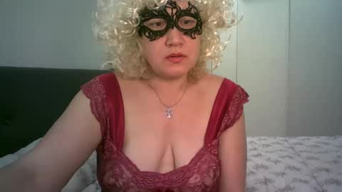Snapshot of lindaxsmile chatting on 16, 2, 2025 LindaXSmile online show from 16, 2, 2025