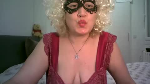 Snapshot of lindaxsmile chatting on 17, 2, 2025 LindaXSmile online show from 17, 2, 2025