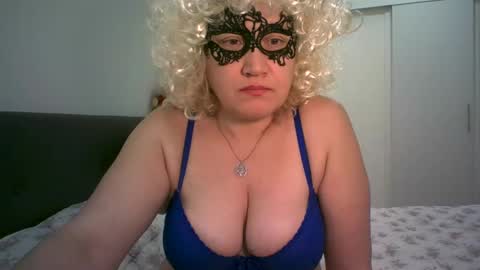 Snapshot of lindaxsmile chatting on 18, 2, 2025 LindaXSmile online show from 18, 2, 2025