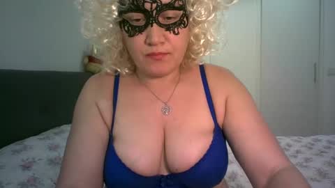 Snapshot of lindaxsmile chatting on 18, 2, 2025 LindaXSmile online show from 18, 2, 2025