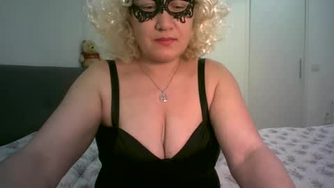 Snapshot of lindaxsmile chatting on 23, 2, 2025 LindaXSmile online show from 23, 2, 2025