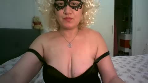 Snapshot of lindaxsmile chatting on 24, 2, 2025 LindaXSmile online show from 24, 2, 2025