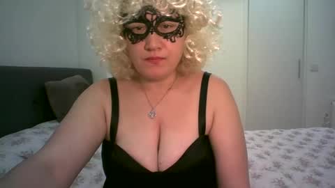 Snapshot of lindaxsmile chatting on 27, 2, 2025 LindaXSmile online show from 27, 2, 2025