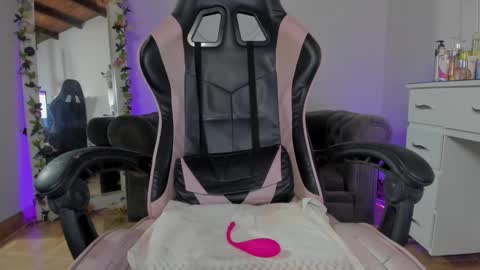 Snapshot of lindsay_khaleesi chatting on 6, 12, 2024 Lindsay    online show from 6, 12, 2024