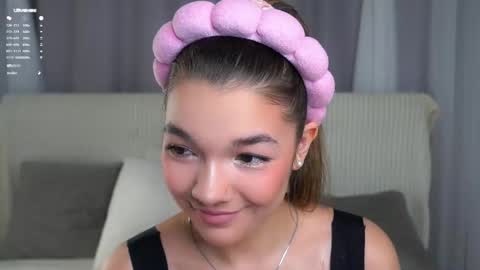 Snapshot of linettedennett chatting on 23, 10, 2025 Kate online show from 23, 10, 2025