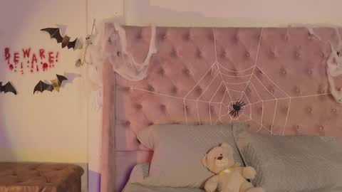 Snapshot of linoshka_1 chatting on 30, 10, 2025 Luciana online show from 30, 10, 2025