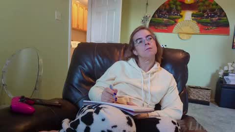 Snapshot of linzy19 chatting on 9, 9, 2025 Linzy19 online show from 9, 9, 2025