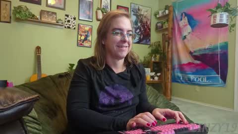 Linzy19 online show from 10, 11, 2025