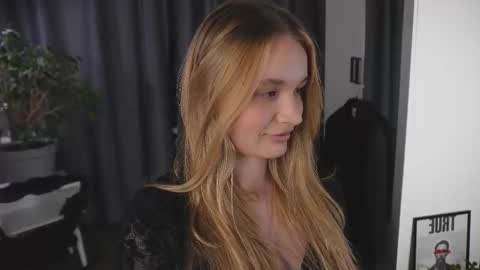 Snapshot of lisa_schiele chatting on 21, 10, 2025 Elisabeth or Lisa online show from 21, 10, 2025