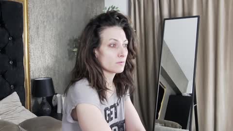 lisacroft online show from 9, 2, 2025