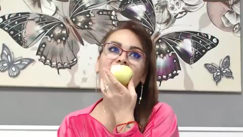 Lisa Grand online show from 5, 2, 2025