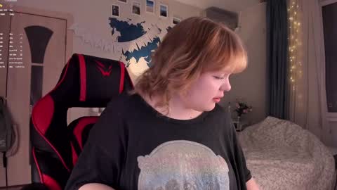 Snapshot of lisalaas chatting on 7, 12, 2024 -Lisa- Help me to reach 100 thumbs up3 online show from 7, 12, 2024