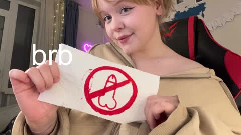 Snapshot of lisalaas chatting on 14, 12, 2024 -Lisa- Help me to reach 100 thumbs up3 online show from 14, 12, 2024