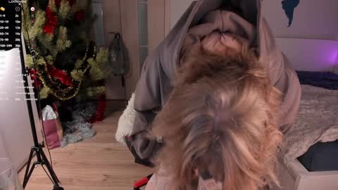 Snapshot of lisalaas chatting on 11, 1, 2025 -Lisa- Help me to reach 100 thumbs up3 online show from 11, 1, 2025