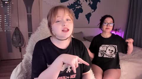 Snapshot of lisalaas chatting on 24, 1, 2025 -Lisa- Help me to reach 100 thumbs up3 online show from 24, 1, 2025