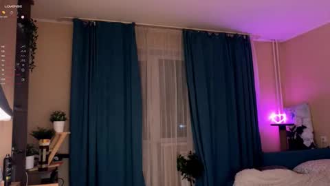 Snapshot of lisalaas chatting on 18, 9, 2025 -Lisa- Help me to reach 100 thumbs up3 online show from 18, 9, 2025