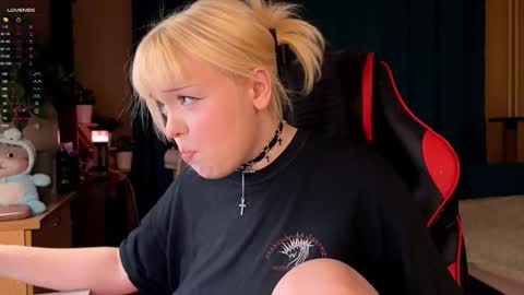 Snapshot of lisalaas chatting on 9, 10, 2025 -Lisa- Help me to reach 100 thumbs up3 online show from 9, 10, 2025