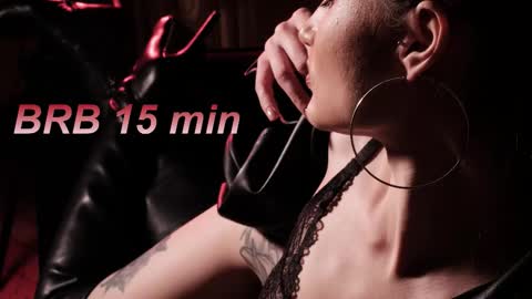 Snapshot of lisamooore chatting on 2, 2, 2026 Lisa Moore online show from 2, 2, 2026