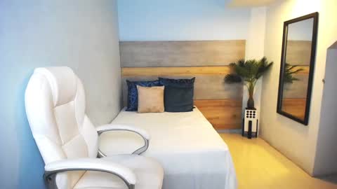 Liseth Fox online show from 4, 1, 2025