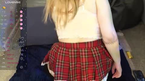 Snapshot of lissaalllen chatting on 19, 10, 2025 Lissa online show from 19, 10, 2025