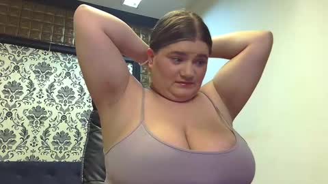 Snapshot of lissabigtitts chatting on 17, 11, 2025 Lisa online show from 17, 11, 2025