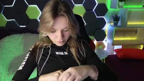 Snapshot of litabrom chatting on 28, 12, 2024 Lena online show from 28, 12, 2024