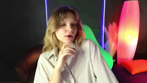 Snapshot of litabrom chatting on 21, 9, 2025 Lena online show from 21, 9, 2025