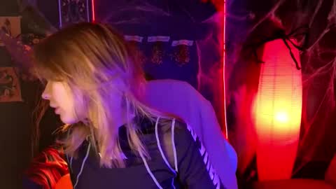 Snapshot of litabrom chatting on 19, 10, 2025 Lena online show from 19, 10, 2025