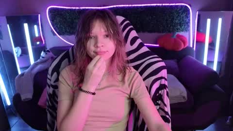 Snapshot of litabrom chatting on 18, 11, 2025 Lena online show from 18, 11, 2025