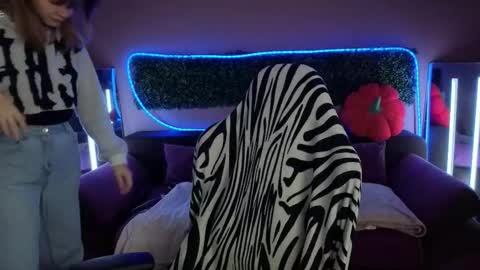 Snapshot of litabrom chatting on 19, 11, 2025 Lena online show from 19, 11, 2025