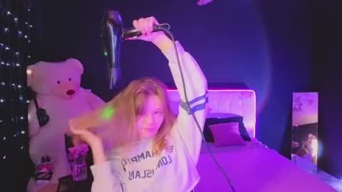 Snapshot of litabrom chatting on 26, 11, 2025 Lena online show from 26, 11, 2025