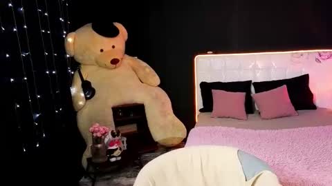 Snapshot of litabrom chatting on 27, 11, 2025 Lena online show from 27, 11, 2025