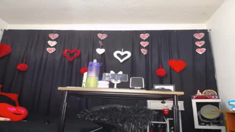 LITA a sexy milf online show from 18, 2, 2025