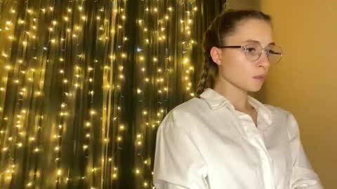 Snapshot of litle_girl05 chatting on 20, 11, 2025 LUNA online show from 20, 11, 2025